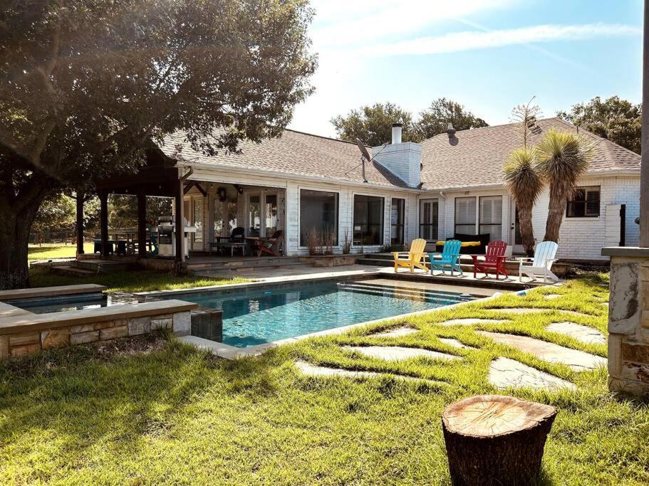 Beautiful Farmhouse W/ Pool On 6 Acres Ranch Aubrey Extérieur photo