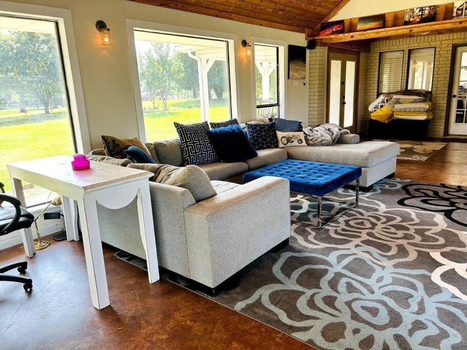 Beautiful Farmhouse W/ Pool On 6 Acres Ranch Aubrey Extérieur photo