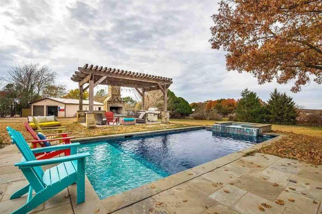 Beautiful Farmhouse W/ Pool On 6 Acres Ranch Aubrey Extérieur photo