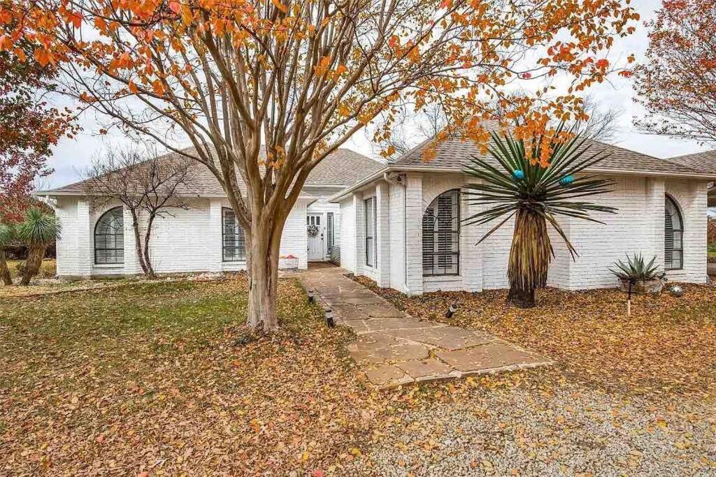 Beautiful Farmhouse W/ Pool On 6 Acres Ranch Aubrey Extérieur photo